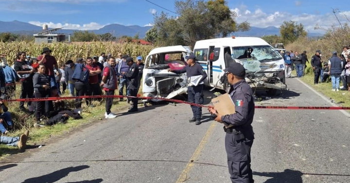 Choque entre ruta y camioneta deja un muerto y más de 15 lesionados en