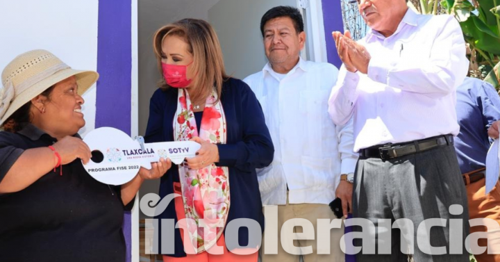 Entrega Lorena Cu Llar Acciones De Construyendo Viviendas Adecuadas