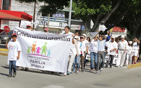 Marchan Por La Defensa De La Familia